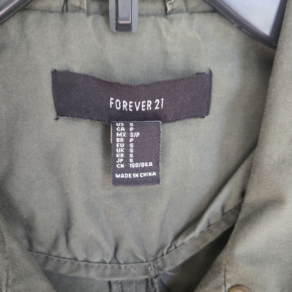 Forever 21 Green Utility Jacket with Collared Neckline - Picture 3 of 5